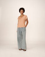 Grace & Mila Prosper t-paita - persikka - naisten t-paidat - v-aukko - naisten muoti - verkkokauppa - kivijalkamyymälä - IHANA Store