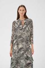 InWear Lyon mekko - musta valko kuvioitu - sifonkimekot - naisten vaatteet - muoti - pukeutuminen - lifestyle - IHANA Store - kotimainen verkkokauppa