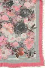 Lasessor Ariana huivi - harmaa kuvioitu - naisten asusteet - naisten huivit - keväthuivi - neliöhuivi - lifestyle - IHANA Store