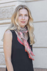 Lasessor Ariana huivi - harmaa kuvioitu - naisten asusteet - naisten huivit - keväthuivi - neliöhuivi - lifestyle - IHANA Store