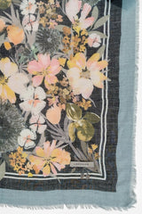 Lasessor Ariana huivi - musta kuvioitu - naisten asusteet - naisten huivit - keväthuivi - neliöhuivi - lifestyle - IHANA Store