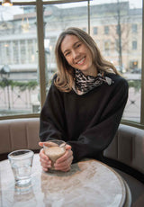 Lasessor Kylie silkkihuivi - harmaa -kuvioitu - neliöhuivi - asusteet - naisten muoti - pukeutuminen - IHANA Store