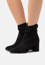 Marco Tozzi nilkkurit - musta -kangasnilkkurit - naisten kengät - muoti - pukeutuminen - lifestyle - IHANA Store