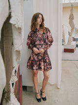 Neo Noir Aberto mekko - musta kukkakuvioitu - frillamekko - naisten vaatteet - muoti - kukkamekot - lifetsyle - IHANA Store - kotimainen verkkokauppa