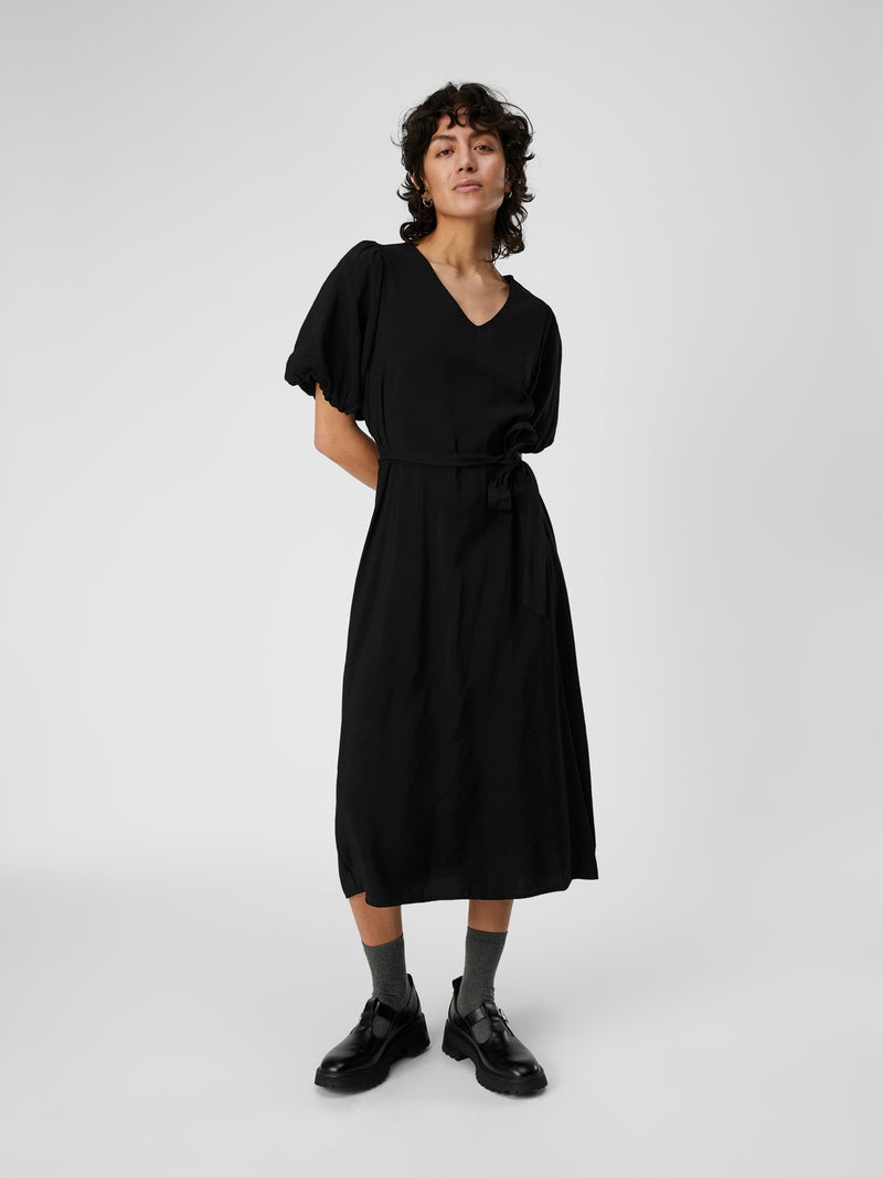 Object Jacira mekko - musta - midimittainen - v-aukkoinen - pussittuvat hihat - naisten vaatteet - IHANA Store - lifestylmeyymälä - kotimainen verkkokauppa