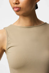 Pieces Lula tanktoppi - beige - alustoppi - käännettävä alustoppi - naisten vaatteet - muoti - lifestyle - IHANA Store - kotimainen verkkokauppa