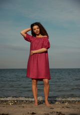 Rue de Femme Tea mekko - fuksianpunainen - off shoulder - tunikamekko - naisten vaatteet - IHANA Store - lifestylemyymälä