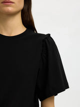Selected Penelope t-paita - musta - frillakoriste - naisten vaatteet - muoti - musta t-paita - lifestyle - IHANA Store - kotimainen verkkokauppa
