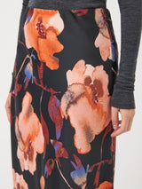 YAS Pella hame - satiinihame - midihame - kukkakuvioitu - musta kuvioitu - naisten vaatteet - IHANA Store - lifestylemyymälä