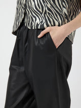 YAS Sophie nahkahousut - musta - nahkahousut - leveälahkeiset housut -naisten muoti - lifestylemyymälä - IHANA Store