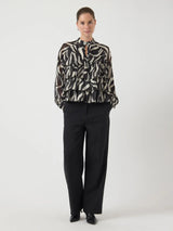 YAS Twigsy pusero - musta valko kuvioitu - juhlapaita - frillapaita - röyhelö - naisten vaatteet - muoti - IHANA Store