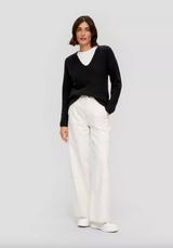 s.Oliver neulepusero - musta - villaton neule - v-aukkoinen pusero - naisten vaatteet - IHANA Store - lifestylemyymälä