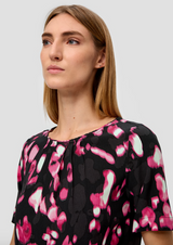 s.Oliver lyhythihainen pusero - musta-pinkki kuvioitu - juhlapaita - arkipaita - muoti - IHANA Store - lifestylemyymälä