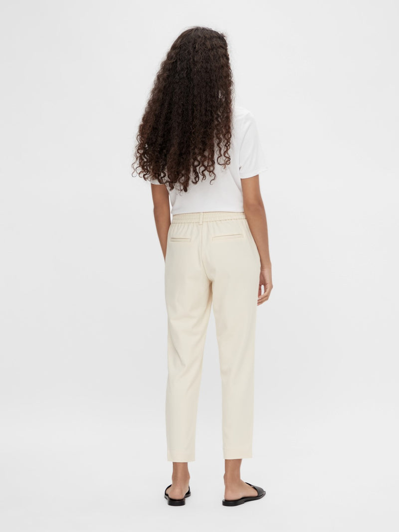Object Lisa housut - luonnonvalkoinen - vajaamittaiset housut - naisten alaosa - muoti - pukeutuminen - IHANA Store - lifestylemyymälä - verkkokauppa