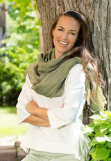 Lasessor Paola pellavahuivi - oliivi - naisten asusteet ja vaatteet - IHANA Store - lifestylemyymälä