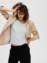 Selected Femme Essential t-paita - valkoinen - naisten lyhythihainen paita v-aukkoinen kaulus - Naisten vaatteet - IHANA Store