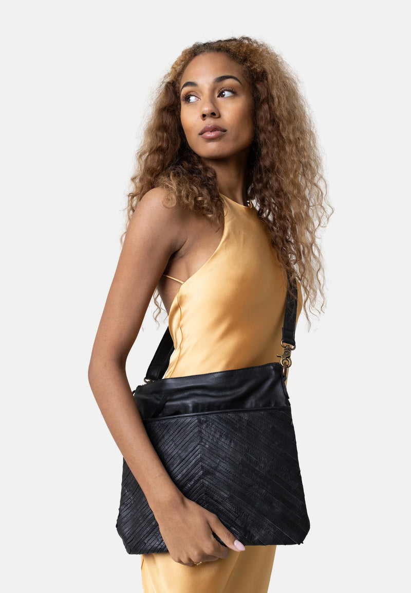 Re:Designed Carin olkalaukku iso - musta - Nahkalaukut - IHANA Store - lifestylemyymälä