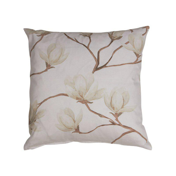 Fondaco Magnolia tyynynpäällinen - beige - kukkakuvio - sisustustekstiili - koti - IHANA Store -lifestyle