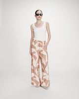 Grace & Mila Veni housut - persikka beige kuvioitu - leveälahkeiset housut - naisten housut - muoti - lifestyle - IHANA Store - kotimainen verkkokauppa