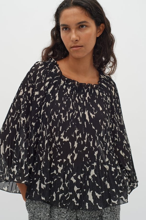 InWear Lendra pusero - musta-valkoinen - kuvioitu - Naisten muoti - paidat ja puserot - IHANA Store - lifestyle