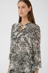 InWear Lyon mekko - musta valko kuvioitu - sifonkimekot - naisten vaatteet - muoti - pukeutuminen - lifestyle - IHANA Store - kotimainen verkkokauppa