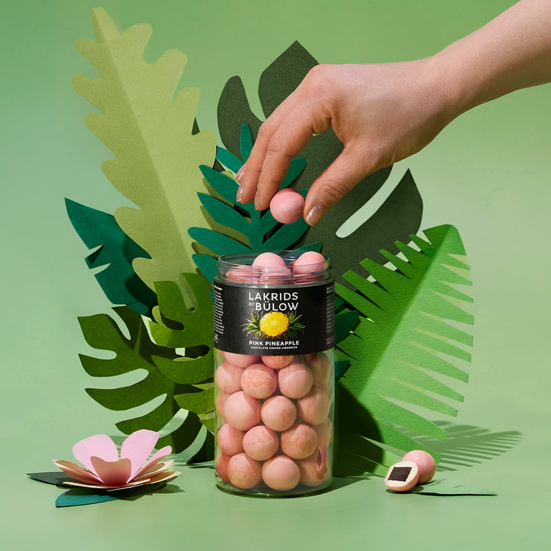 Lakrids by Bülow Pink Pineapple lakritsi  295g - gluteeniton lakritsi - makea elintarvike - herkut - koti - IHANA Store - lifestylemyymälä