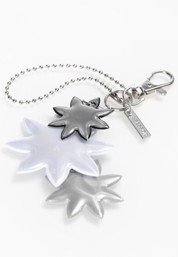 Lasessor Edelweiss heijastin - musta hopea - kukka - koruheijastin - laukkukoru -  asusteet - IHANA Store