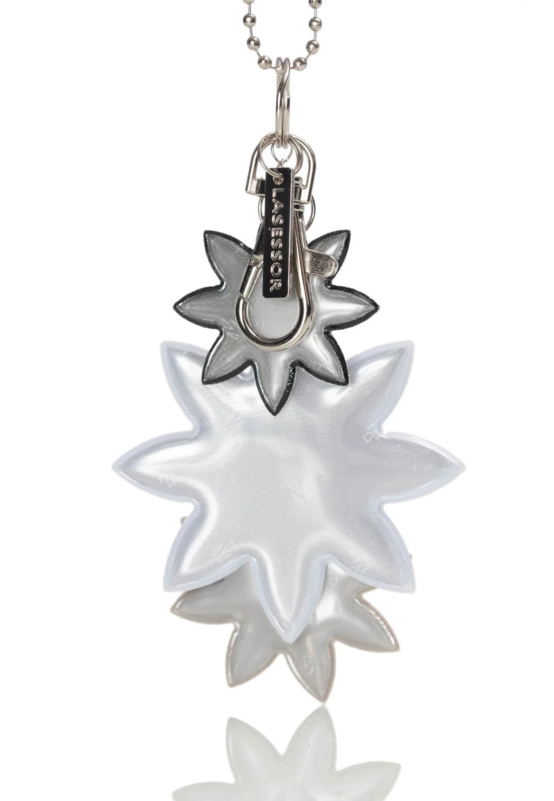 Lasessor Edelweiss heijastin - musta hopea - kukka - koruheijastin - laukkukoru -  asusteet - IHANA Store