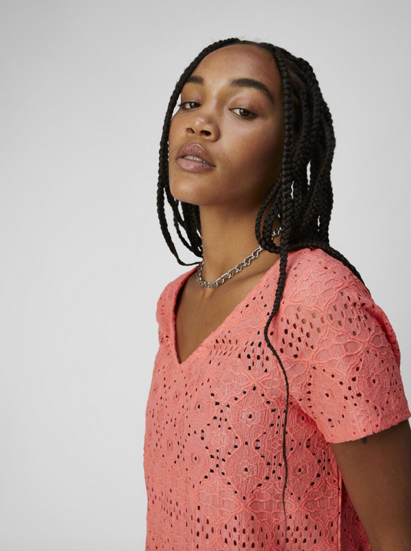 Object Feodora t-paita - persikka - pitsipaita - v-aukkoinen - yläosat - naisten vaatteet - IHANA Store - lifestylemyymälä - verkkokauppa