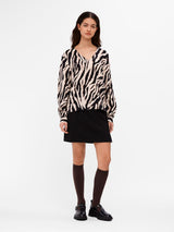 Object Jacira pusero - kuvioitu - musta - beige - v-aukkoinen - viskoosipusero - naisten vaatteet - IHANA Store - lifestylemyymälä - verkkokauppa
