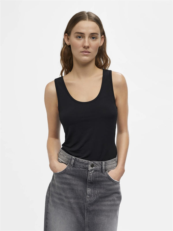 Object Leena tanktoppi - musta - aluspaita - naisten vaatteet - muoti - IHANA Store - lifestylemyymälä