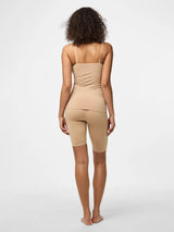 Pieces Plain hihaton toppi - beige - alustopit - hihattomat topit - naisten pukeutuminen - lifestylemyymälä - IHANA Store - kotimainen verkkokauppa