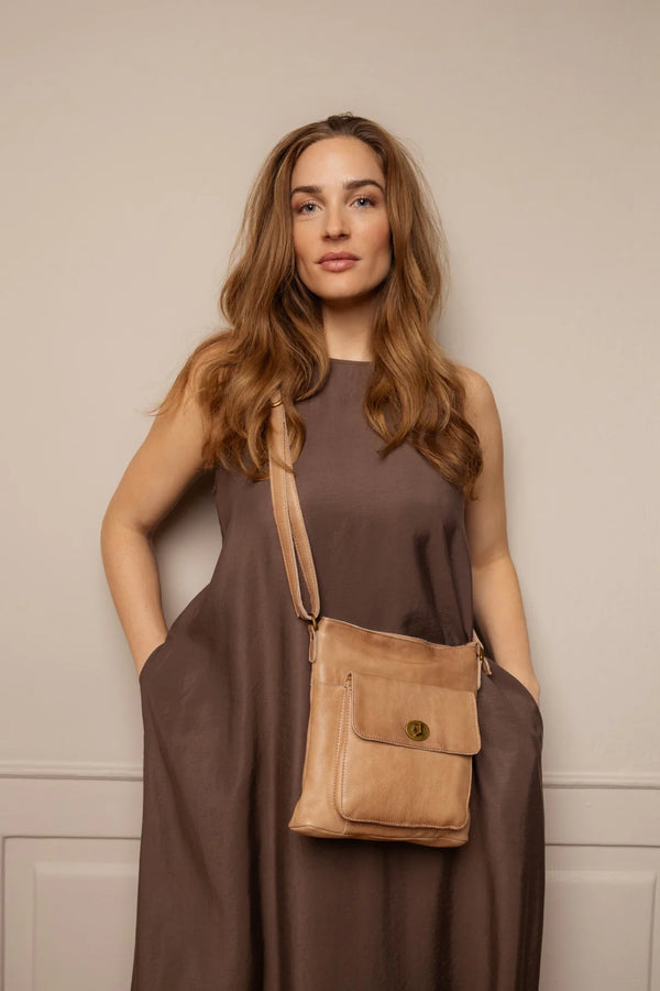 Re:Designed Kay yliolan laukku - taupe - Nahkalaukut - messengerlaukku - Naisten asusteet - IHANA Store - lifestyle
