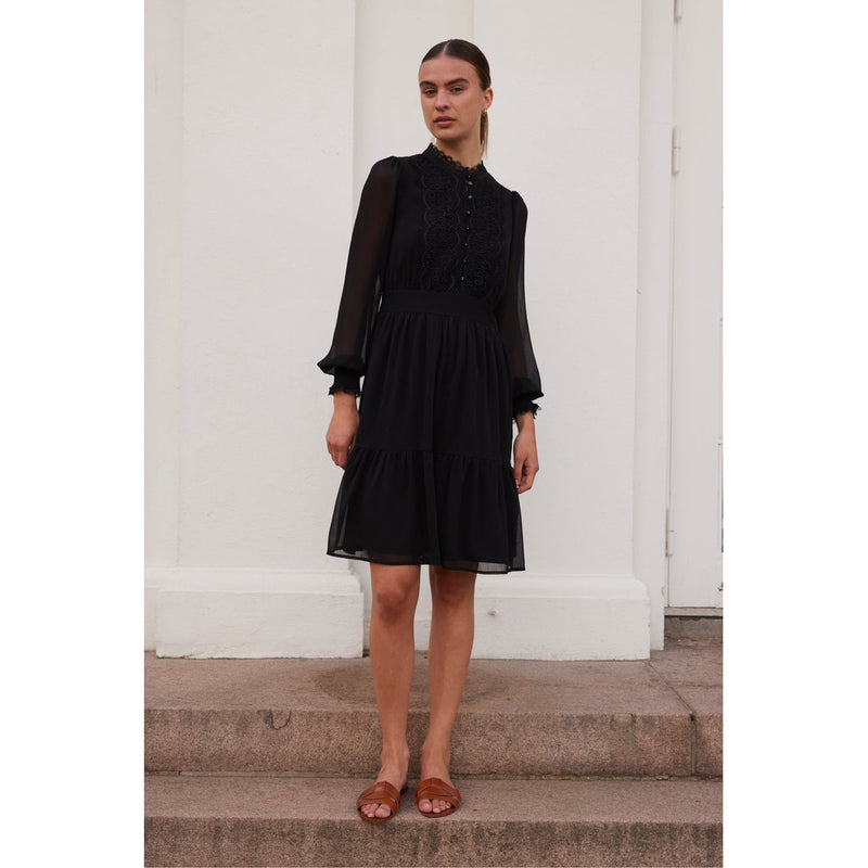 Rue de Femme Sigrida mekko - musta - sifonkimekko - juhlamekot - naisten muoti - lifestyle - IHANA Store