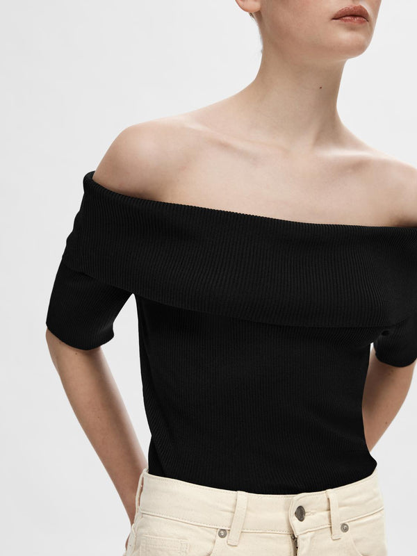 Selecte Femme Caro neulepusero - off shouldet - musta - tyköistuva neule - ohut neule - naisten vaatteet - iHANA Store - lifestylemyymälä - kotimainen verkkokauppa