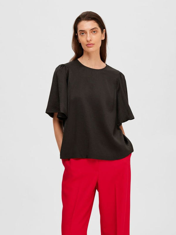 Selected Femme Reya pusero - musta - peroshihainen paita - naisten yläosat - naistenvaateliike - IHANA Store - lifestylemyymälä