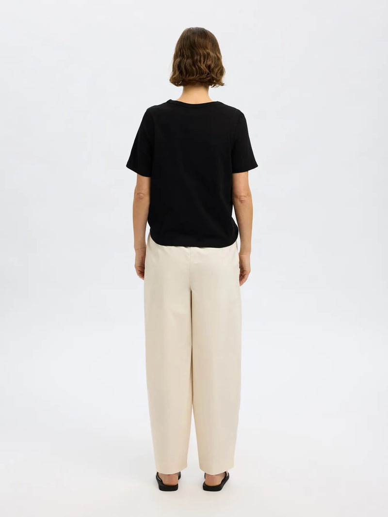 Selected Femme Assia t-paita - musta - naisten muoti - naisten t-paita - pukeutuminen - kesävaatteet - lifestyle - IHANA Store