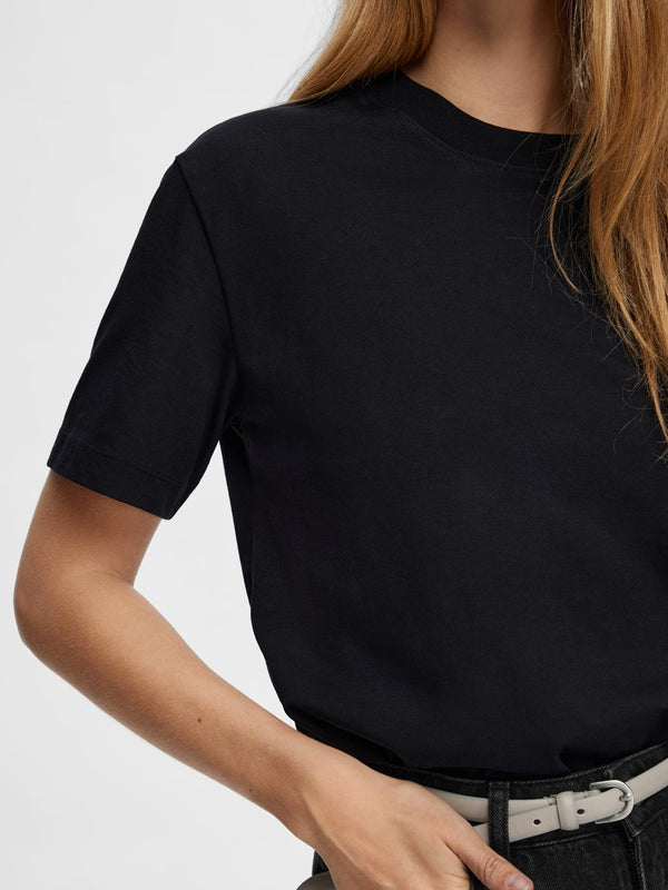 Selected Femme Essential boxy t-paita - pyöreä kaula-aukko - t-paita - musta - naisten vaatteet - IHANA Store 
