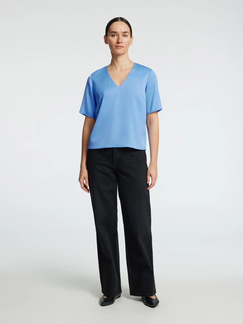 Selected Femme Lena pusero - sininen - lyhythihainen pusero - naisten juhlapaidat - muoti - lifestylemyymälä - IHANA Store