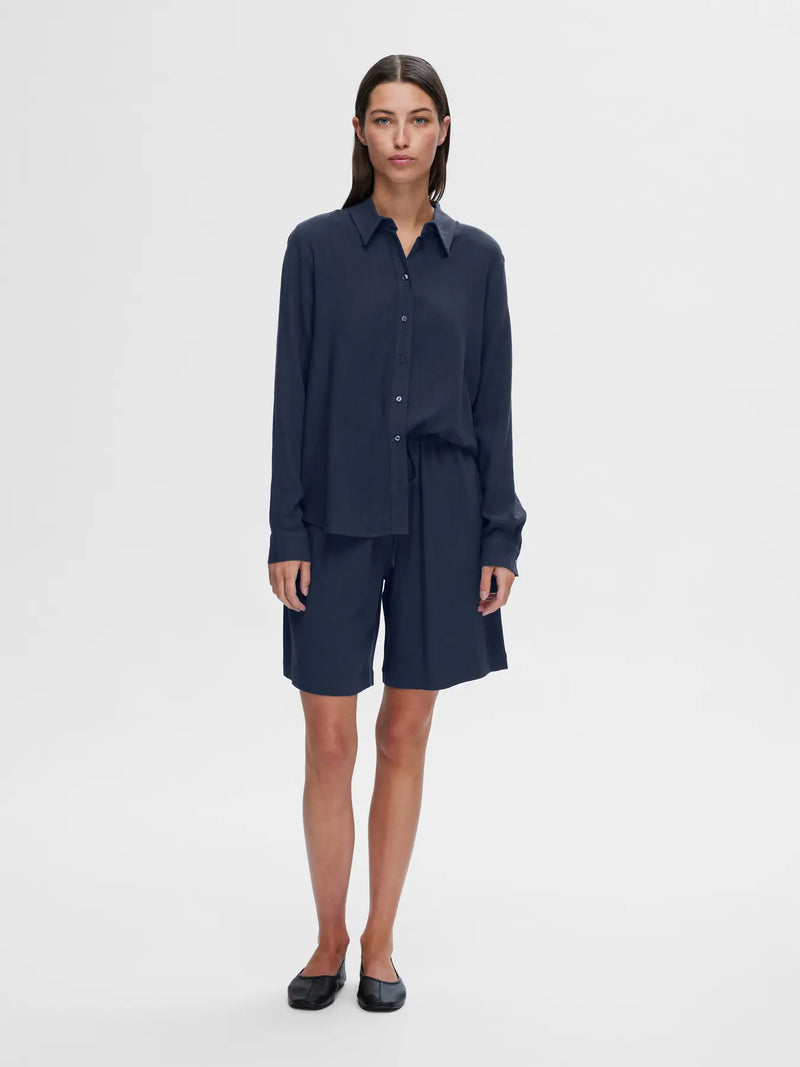 Selected Femme Viva shortsit - tummansininen - Naisten vaatteet - muoti - pukeutuminen - IHANA Store - lifestyle