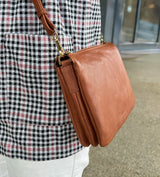 Treats Litzy yliolan laukku - konjakki - naisten käsilaukut - nahkalaukut - laukkumuoti - mustat nahkalaukut - lifestyle - IHANA Store - kotimainen verkkokauppa