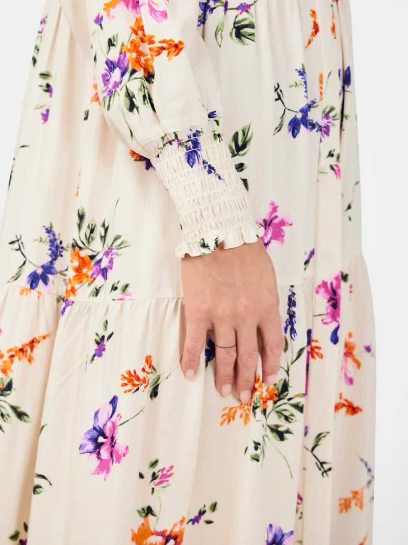 YAS Asina mekko - frillamekko - maksimekot - kukkakuvioitu - IHANA Store - lifestylemyymälä - naisten  vaatteet