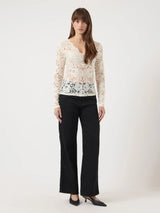 YAS Lacey pusero - luonnonvalkoinen - pitsipaidat - naisten muoti - vaatteet - pukeutuminen - lifestyle - IHANA Store - kotimainen verkkokauppa