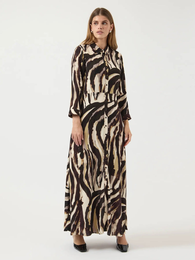 YAS Savanna mekko - ruskea kuvioitu - maksimekko - paitamekko - naisten vaatteet - IHANA Store - lifestylemyymälä