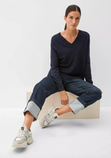 s.Oliver neulepusero - sininen - v-aukkoinen neule - ohut neule - IHANA Store - naisten vaatteet - verkkokauppa - lifestylemyymälä