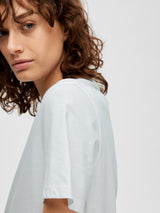Selected Femme Essential t-paita - valkoinen - naisten lyhythihainen paita v-aukkoinen kaulus - Naisten vaatteet - IHANA Store