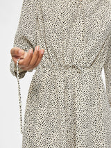Selected Femme Damina mekko - vaalea - kuvioitu - naisten vaatteet - paitamekko - naisten pukeutuminen - IHANA Store - lifestylemyymälä